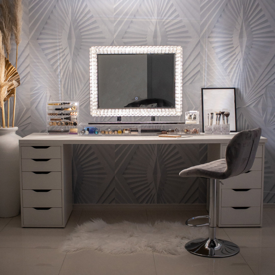 High-efficiency LED lighting mirror for contractors and developers